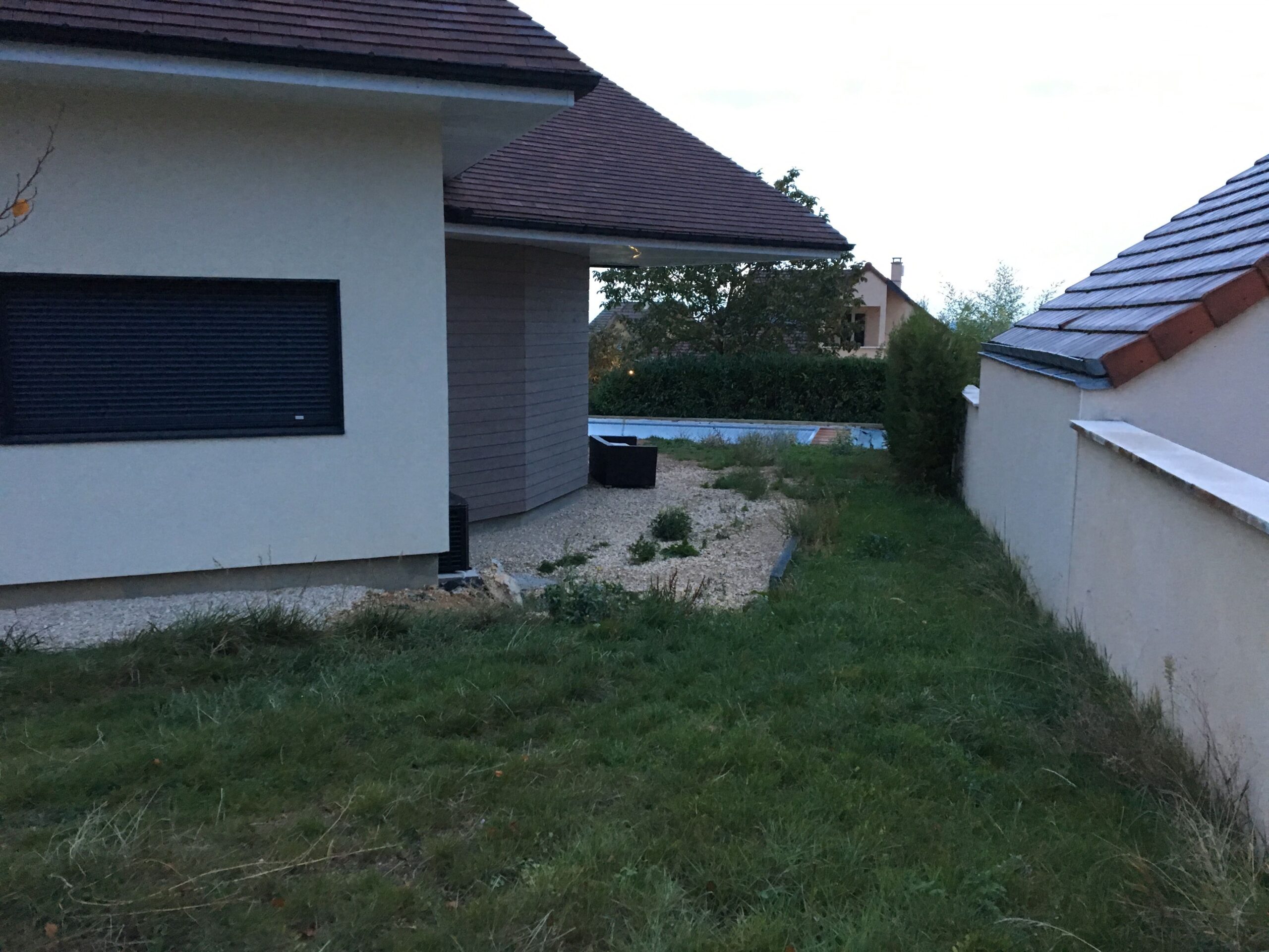 Jardin avec piscine (avant rénovation)