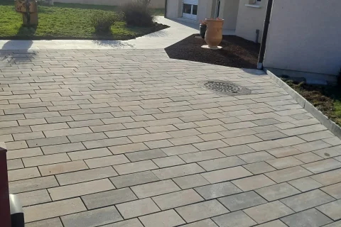 Décors & Paysages - Cours et Terrasse - entrée de garage dallage